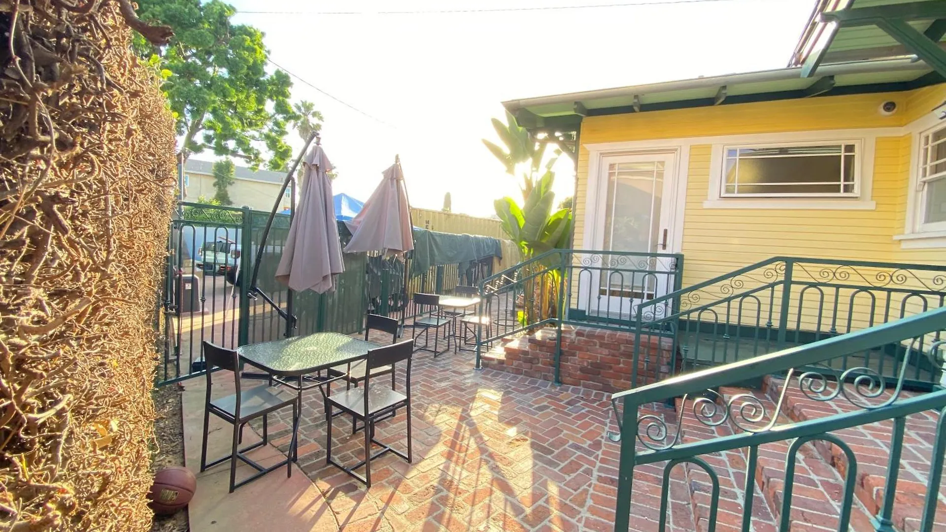 Venice Beach International Traveler Cabins Los Angeles